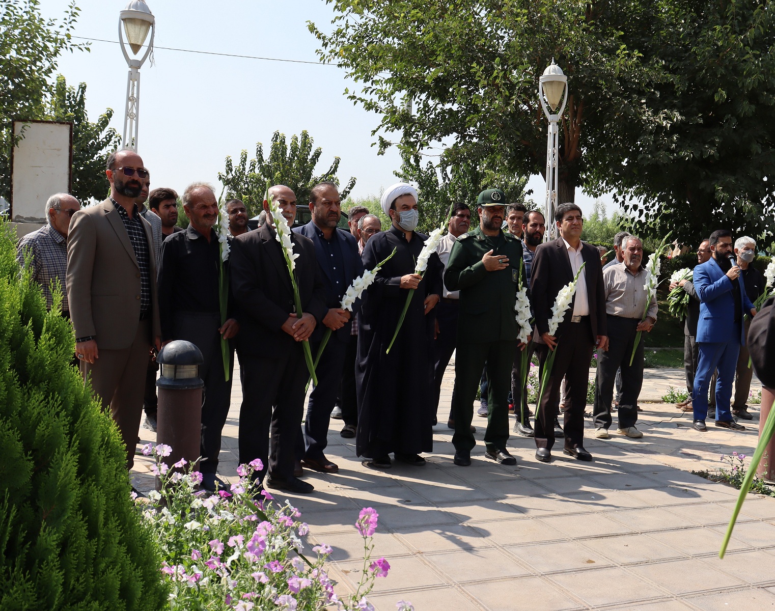 مراسم غبارروبی، عطرافشانی و گلباران مقبره شهدای‌گمنام شهر زیار