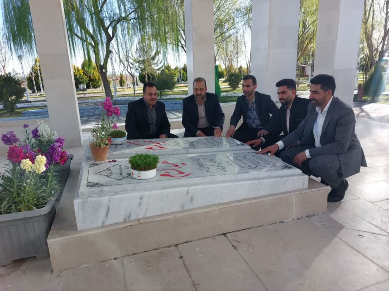 تجدید میثاق با شهدا در اولین روز سال جدید