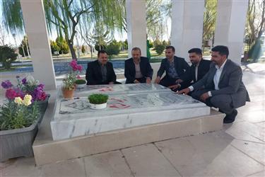 تجدید میثاق با شهدا در اولین روز سال جدید