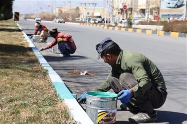 اجرای عملیات رنگ آمیزی جداول سطح شهر در آستانه عید نوروز